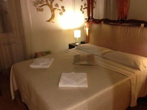 Navona First Rooms Рим Экстерьер фото